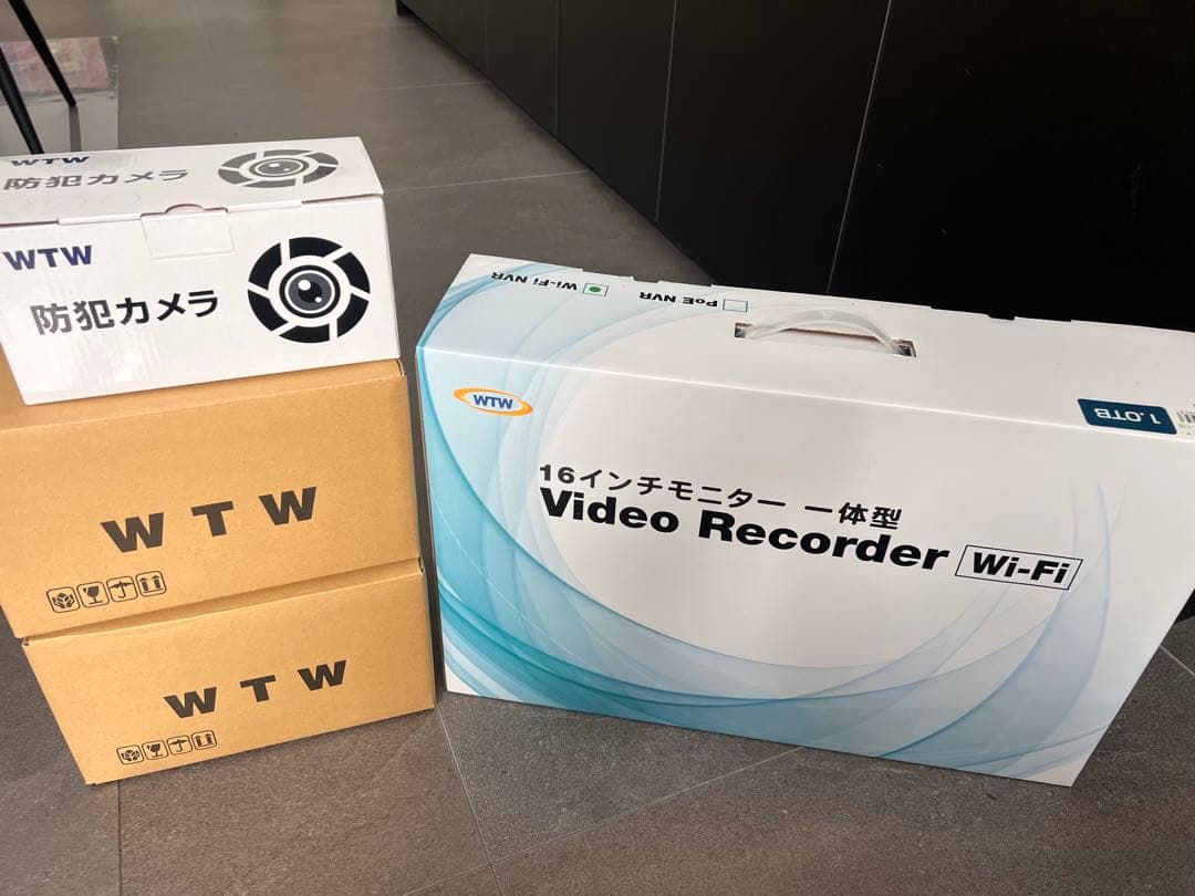 WTW 塚本無線 防犯カメラ（モニター・ゴマ5Plusカ3台・標準カメラ1台） WTW 塚本無線 防犯カメラ PoE 防犯灯カメラ 夜間カラー 500万画素 ゴマ