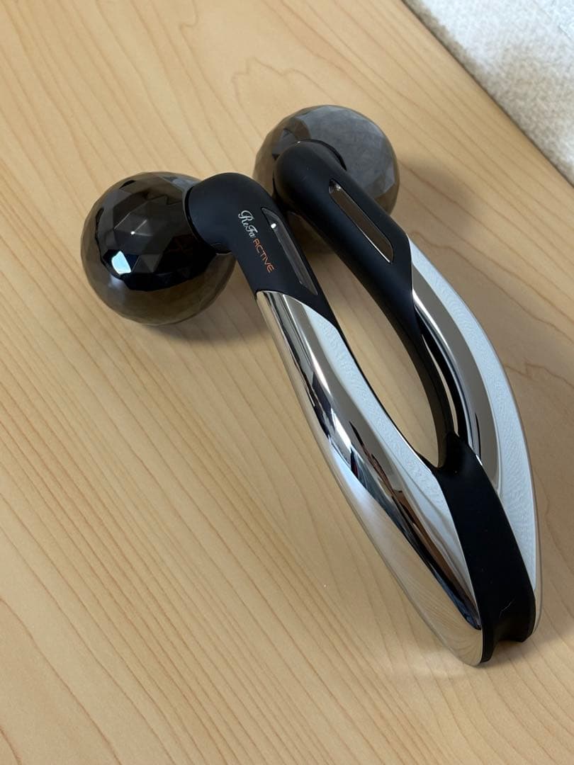 ReFaアクティブとDIORマルチユースパレット ディオールのホリデー限定パレット2種をスウォッチ！ 特別感溢れる豪華