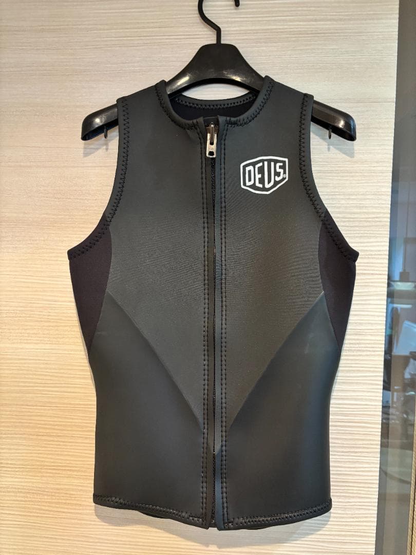 deus デウス ウエットスーツ ベスト タッパー フロントジップ XLサイズ DEUS WETSUITS FRONT ZIP VEST PILL – Deus Ex Machina/デウス