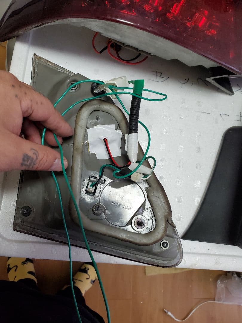 トヨタ クラウンロイヤルLEDテールライト 赤 4個セット流れる