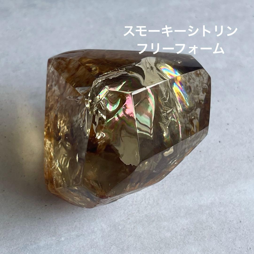 SALE☆ スモーキー シトリン フリーフォーム 台座付き 楽天市場】【一点物】【希少】【台座付き】シトリン レインボー入り 約