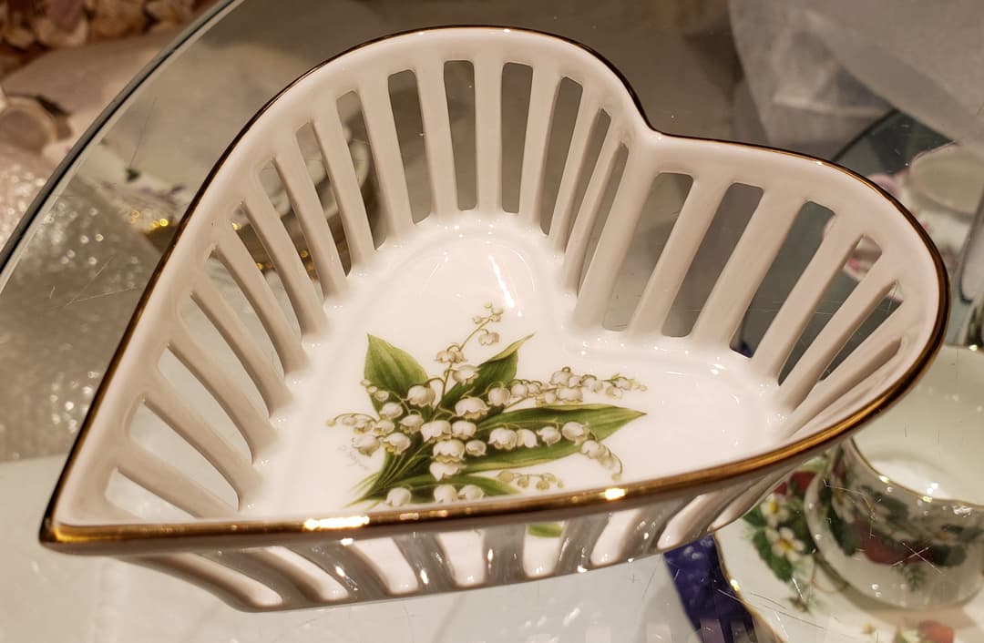 シューマン ババリア すずらん ピアス ハートディッシュ シューマン ババリア すずらん ピアス ハートディッシュ - メルカリ