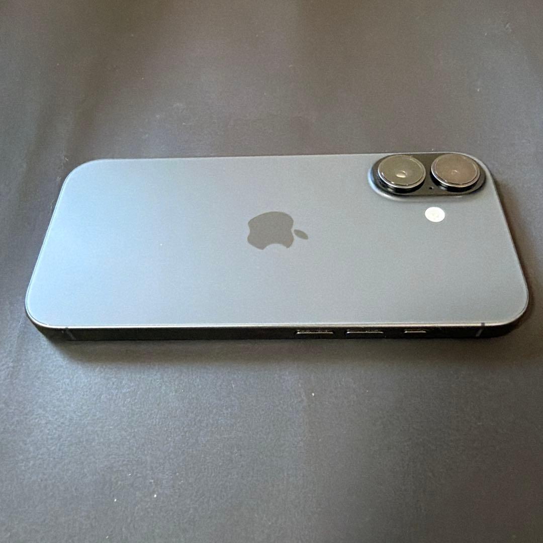 Apple iPhone17（Spigen製ケース+フィルム+Anker充電器） - メルカリ