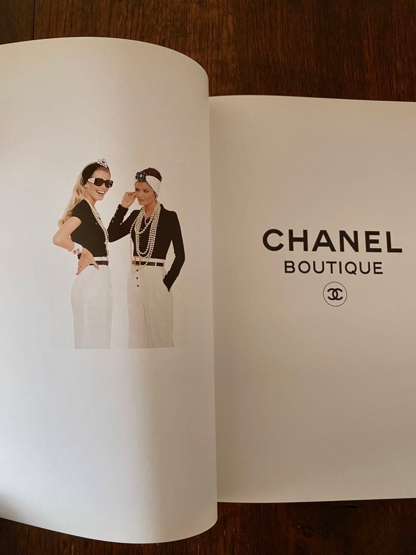 シャネル CHANEL カタログ クラウディアシファー - メルカリ