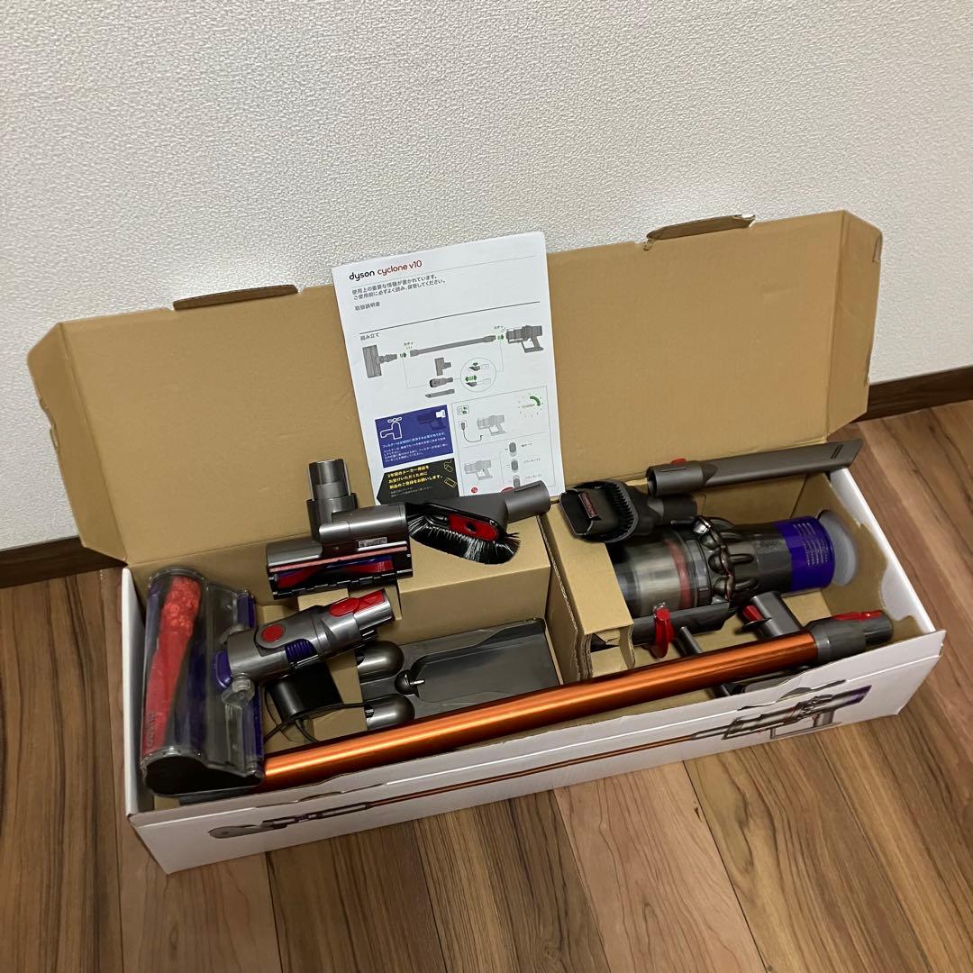 Dyson V10 スティッククリーナー 本体　アタッチメント　ダイソン ダイソンの最新コードレススティッククリーナー「V10」は“全ての掃除機