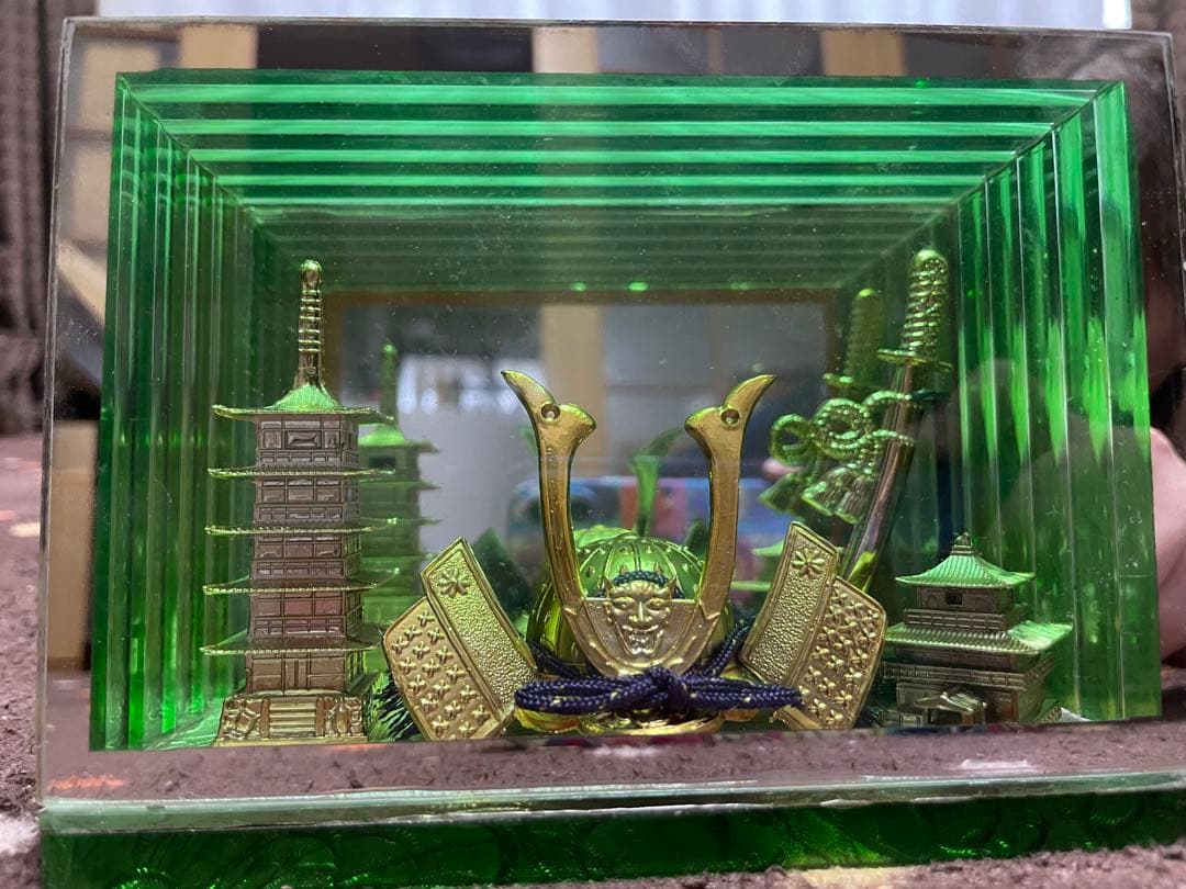 兜 置物 兜飾り「8号 秋華E」 | トラディショナル 兜飾り | 人形の東玉