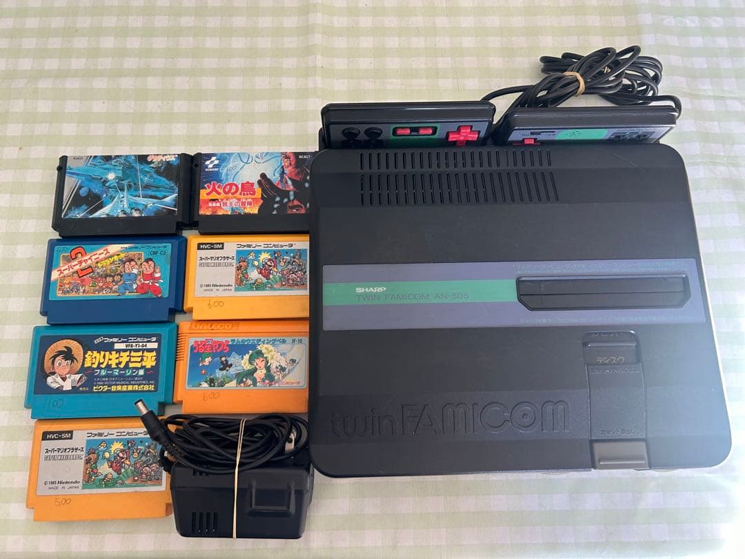 SHARP ツインファミコン 本体と7本のソフト - メルカリ