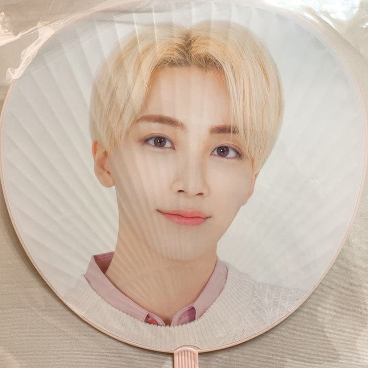 SEVENTEEN ジョンハン うちわ - メルカリ