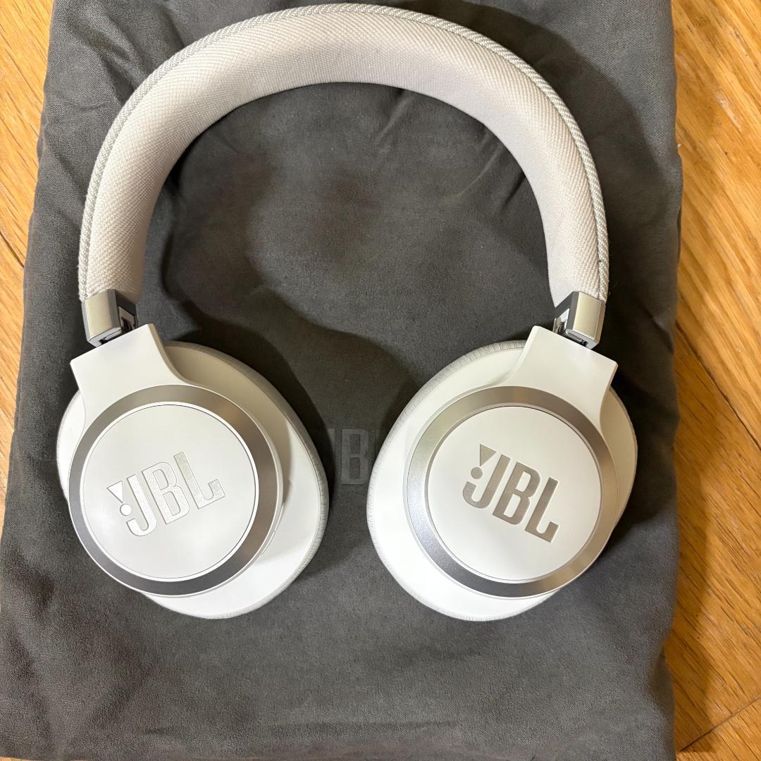 【ほぼ新品】JBL live 770NC　ワイヤレスヘッドホン　白 楽天市場】JBL LIVE770NC ホワイト ジェービーエル ノイズキャンセ