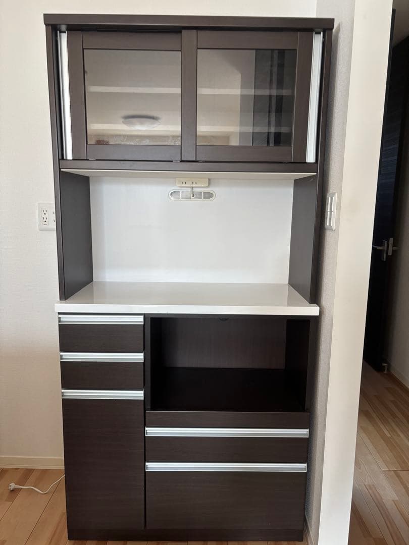 ダークブラウン 食器棚 ガラス扉付き - メルカリ