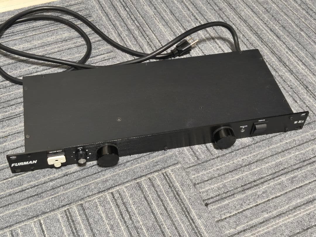T*S様 FURMAN M-8Lx パワーコンディショナー Furman M-8Lx｜ファーマン M-8Lx パワー・コンディショナー、ライト付き