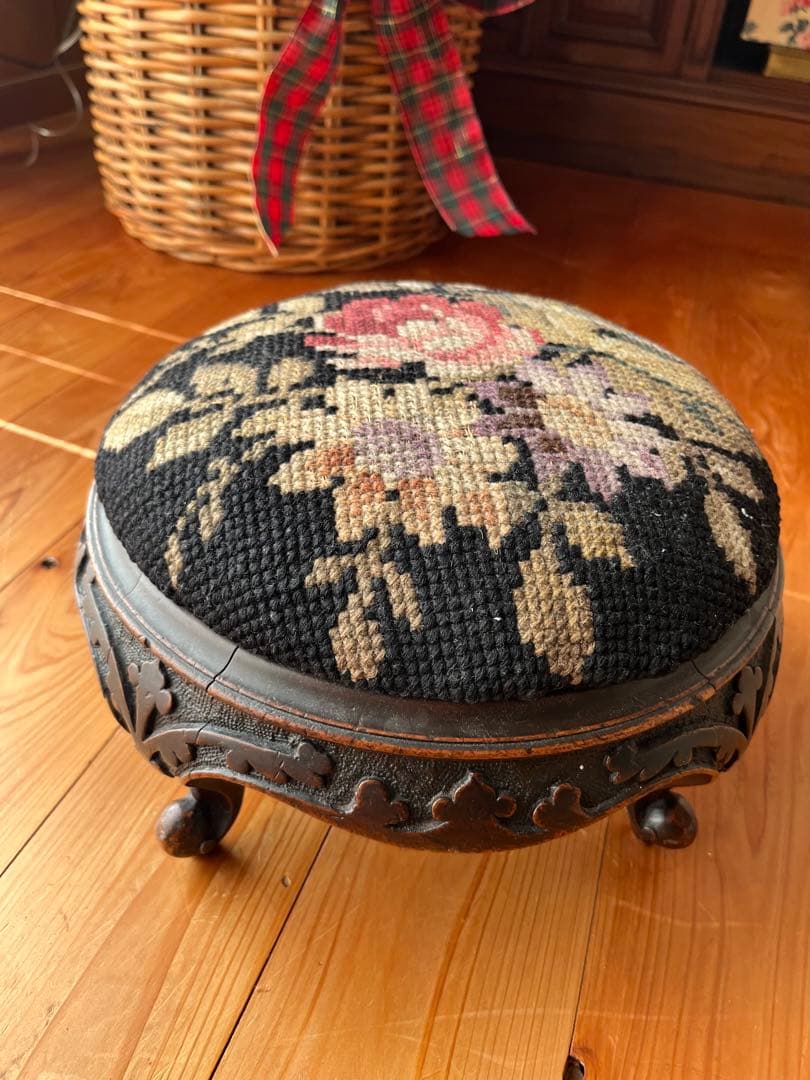 アンティーク　イギリス　フランス　オットマン　プチポワン② フランスアンティーク家具 フットスツール.プチポワン2 ディスプレイ