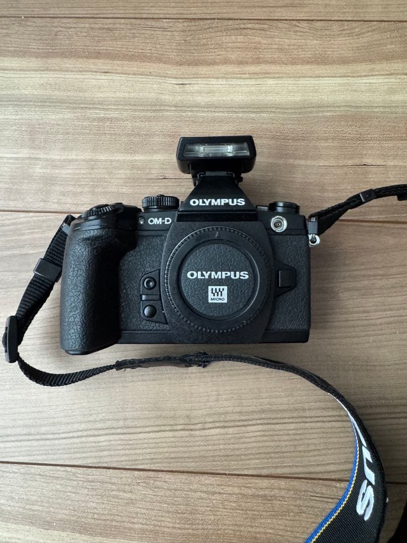 OLYMPUS OM-D E-M1 初代 ボディ 元箱付 今更ながらOM-D E-M1(初代)を2年使ったレビューです。今更E-M1を買う