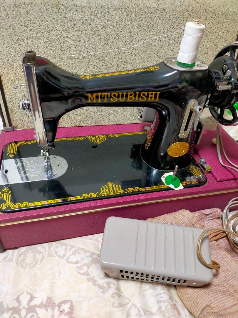 三菱 アンティーク ミシン 黒 昭和 レトロ ボタン 穴がかり SET 楽天市場】ボタンホーラー ボタン穴かがり器 ボタンホール 押さえ 職業