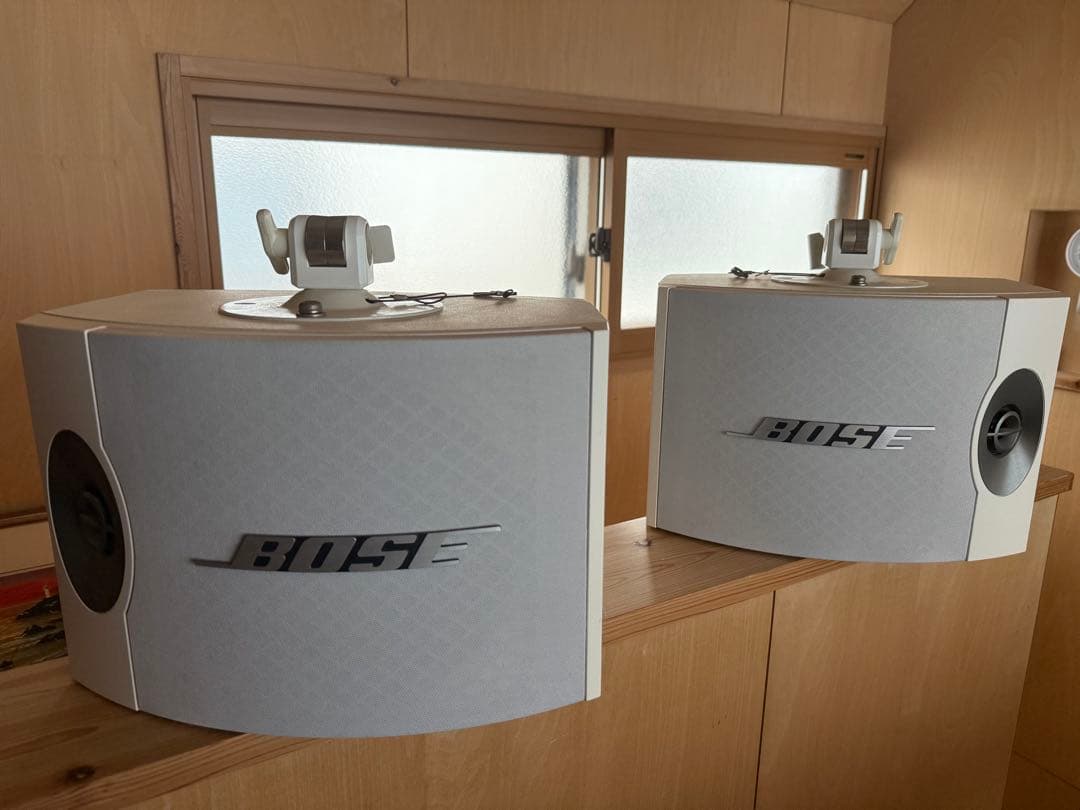 Bose スピーカー 301V-W (ホワイト) 取り付け用ブラケット付き ボーズ BOSE 301V スピーカー 天吊りブラケット CB-33付き ペア @43670