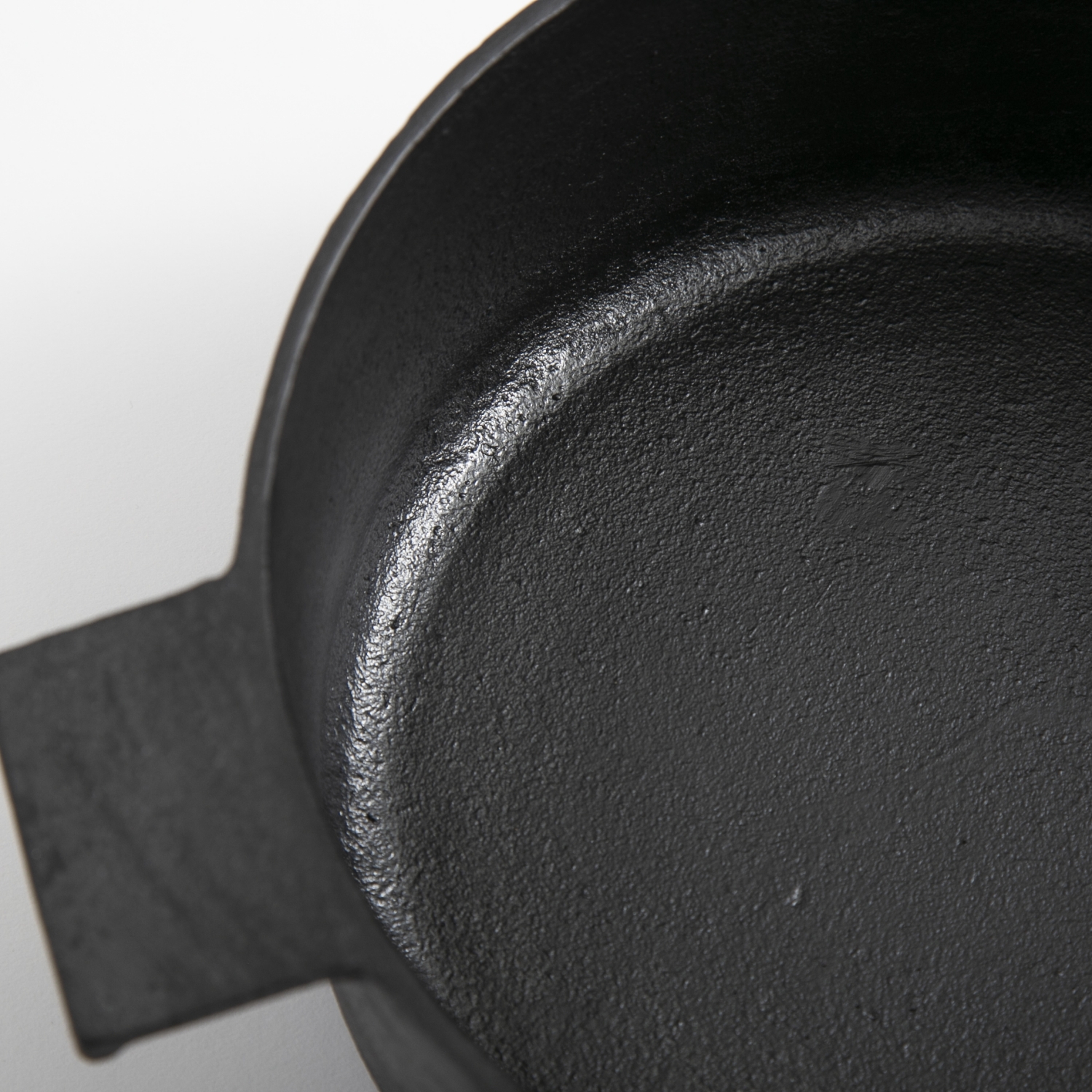 toki no niwa/鉄鋳物両手鍋 -100年使えるから一生ものになる、漆仕上げ