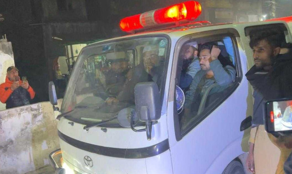 কারা ফটকে প্রথমবার মৃত ছেলেকে কোলে নিয়ে স্ত্রীর মরদেহ ছুঁয়ে কাঁদলেন সাদ্দাম